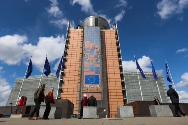 Comisia Europeană deschide două proceduri de infringement la adresa României