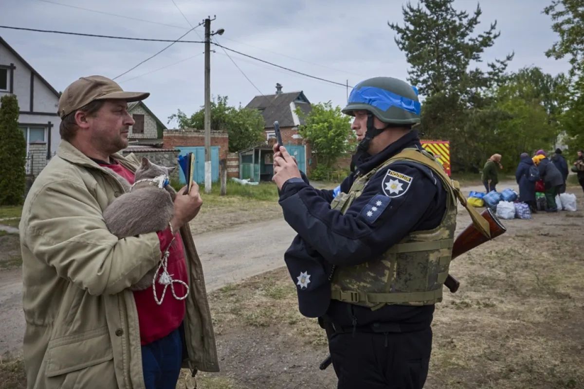 Thousands evacuate from border areas in Ukraine's Kharkiv region