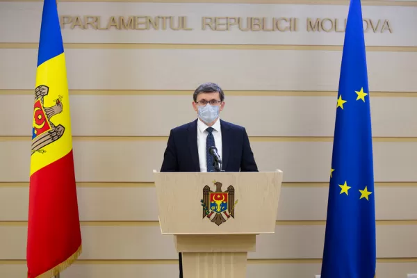 Desemnarea de către președintele Republicii Moldova, Maia Sandu, a liderului partidului său,  Igor Grosu, pentru funcţia de premier este constituţională