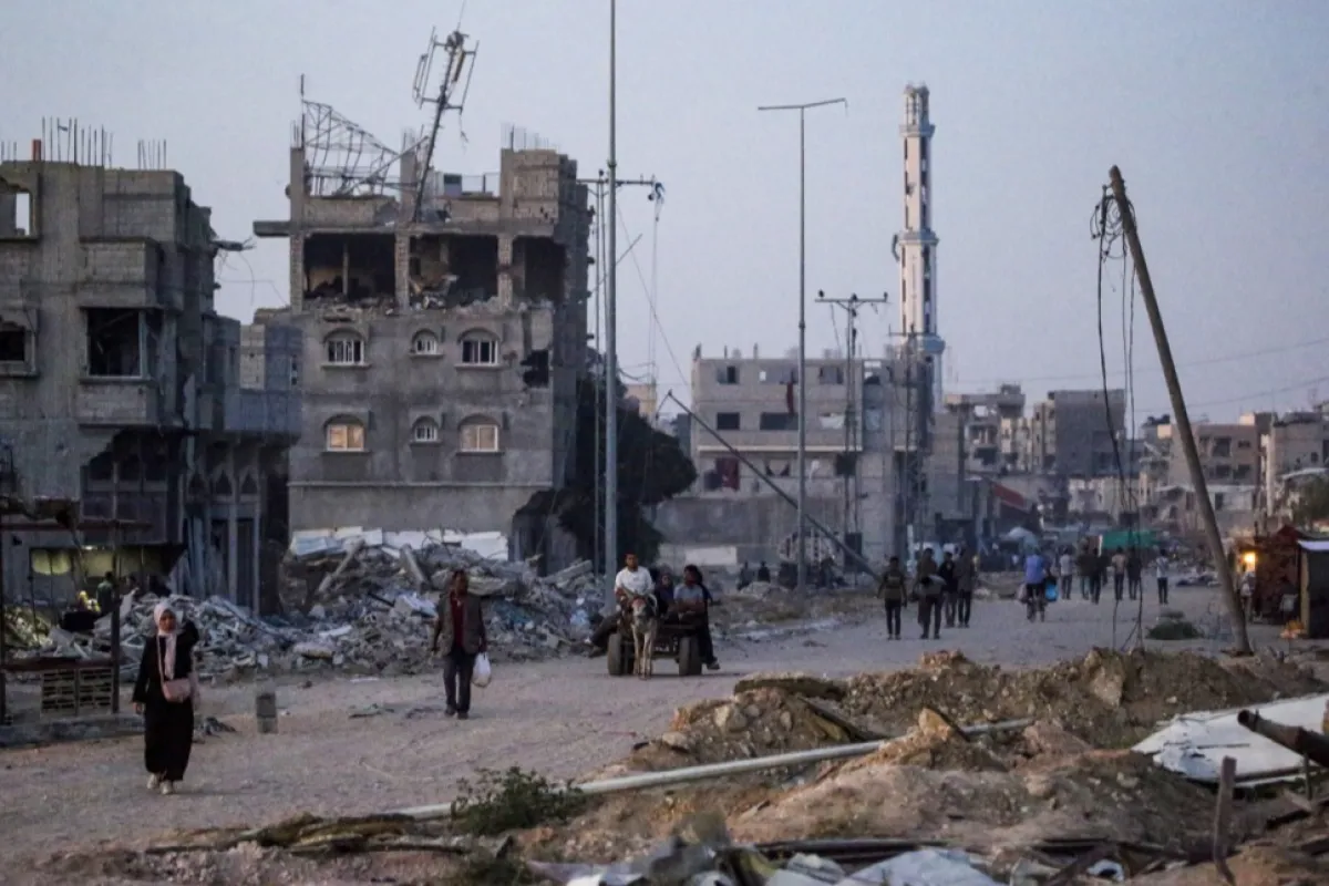 Internally displaced Palestinians relocate their camp after an evacuation order by Israel