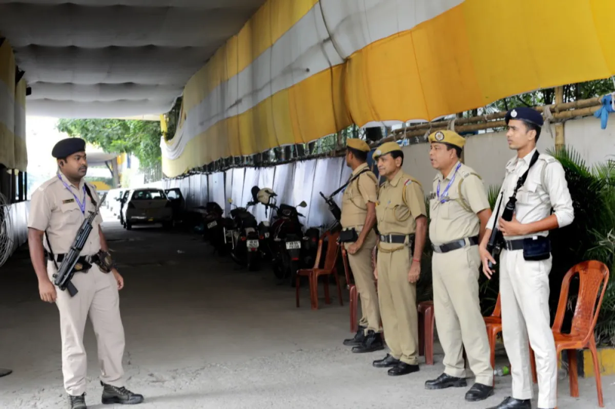Security guards vote counting center in Kolkata during general elections