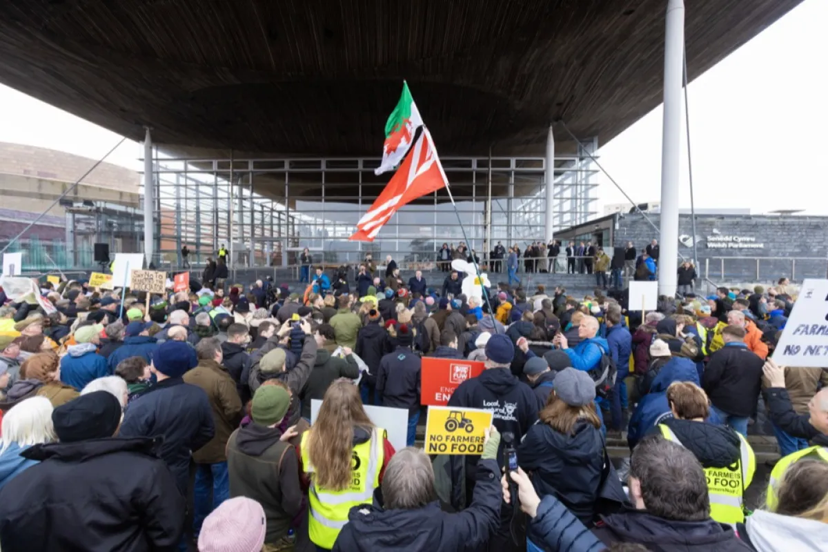 Welsh farmers protest outside Senedd