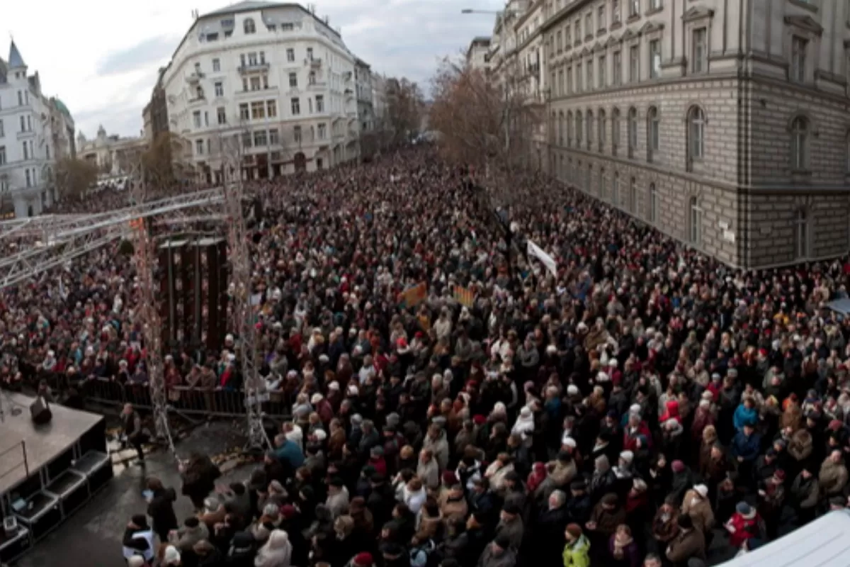 Object Name: HUNGARY KLUBRADIO PROTEST