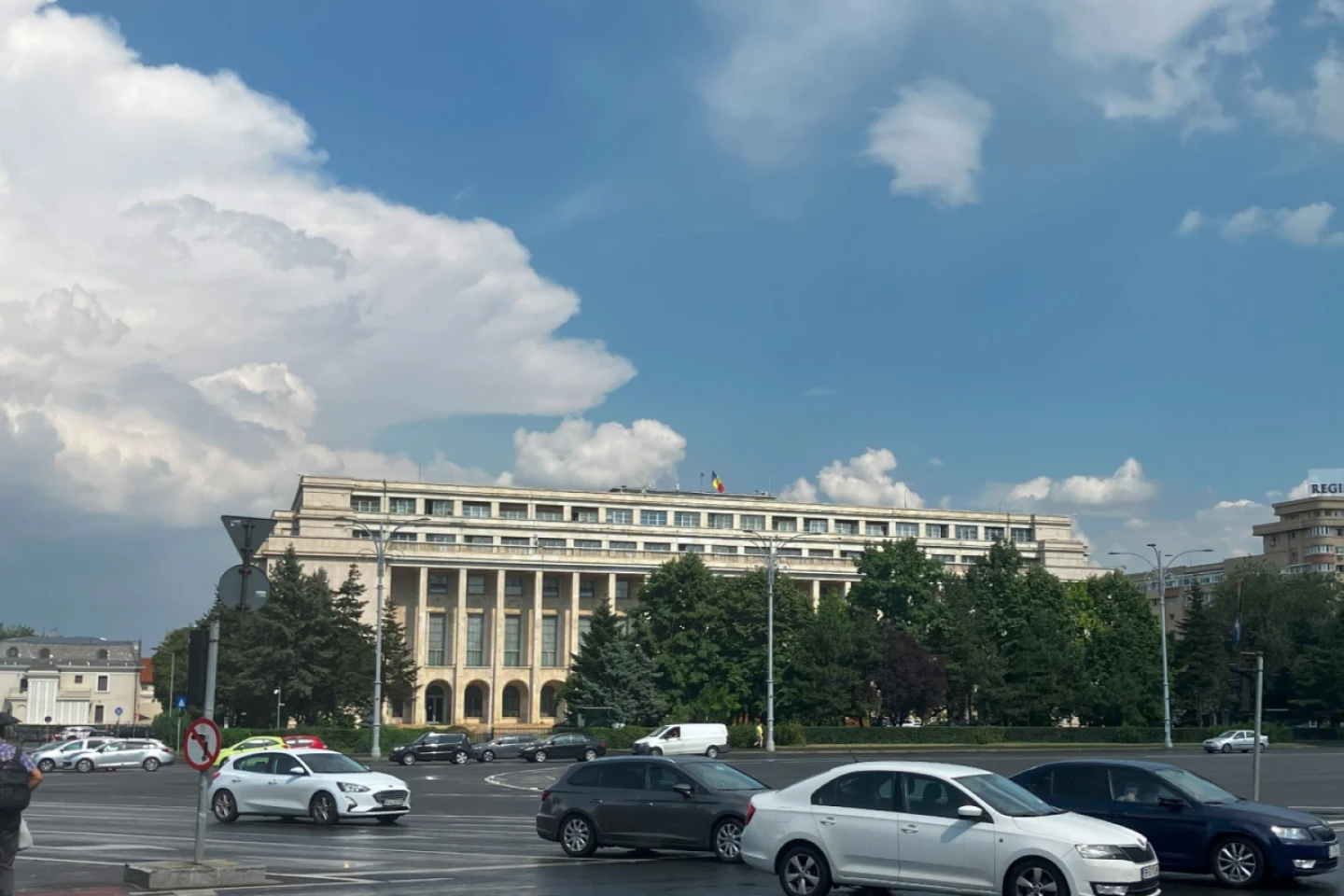 Deficitul de cont curent al României își menține creșterea de aproape 34%
