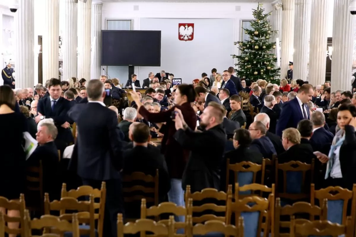 Object Name: POLAND PARLIAMENT MEDIA REGULATIONS