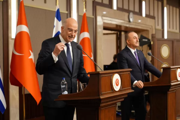Miniștrii de Externe ai Greciei și Turciei au polemizat public, pe mai multe teme, în timpul unei conferințe comune de presă la Ankara
