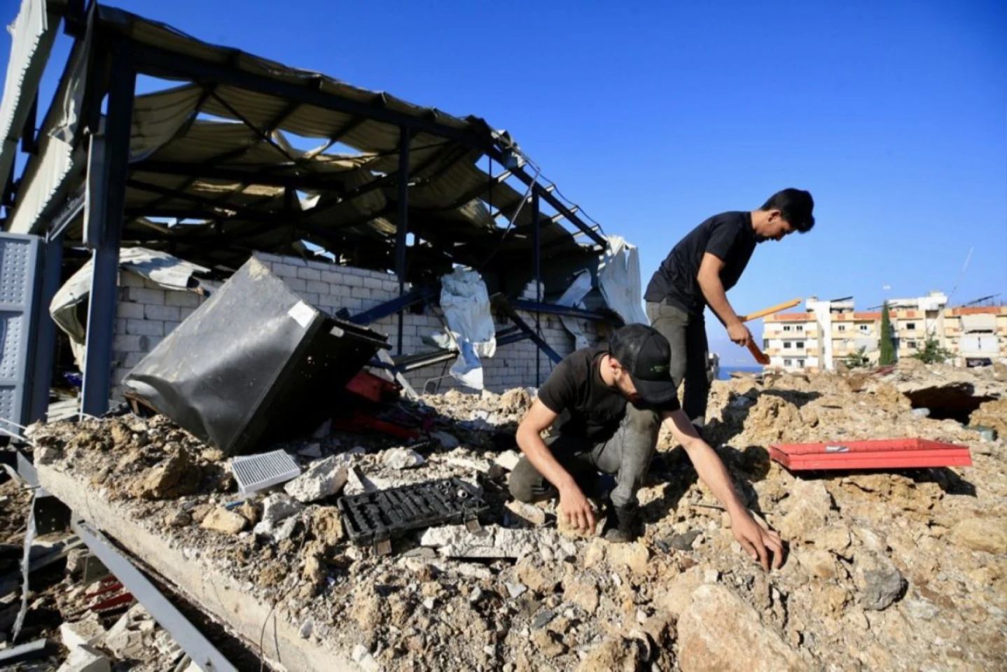 Liban: cel puţin 15 morţi şi zeci de răniţi în bombardamentele israeliene