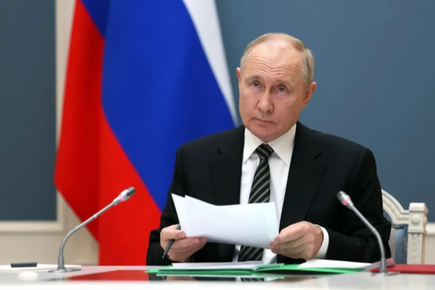 Putin spune că Rusia va lua în considerare armele nucleare dacă va fi ținta unui atac aerian masiv