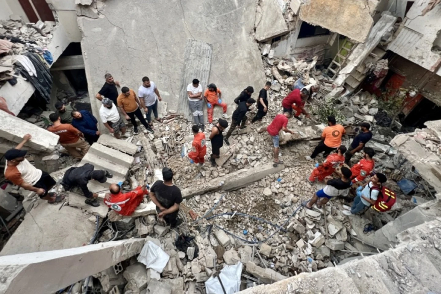 Peste 1.100 de români şi membri de familie şi-au înregistrat prezenţa în Liban, la Ambasada României