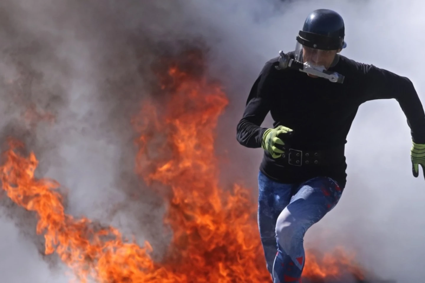 Incendiu uriaș la un depozit de combustibil din Rusia