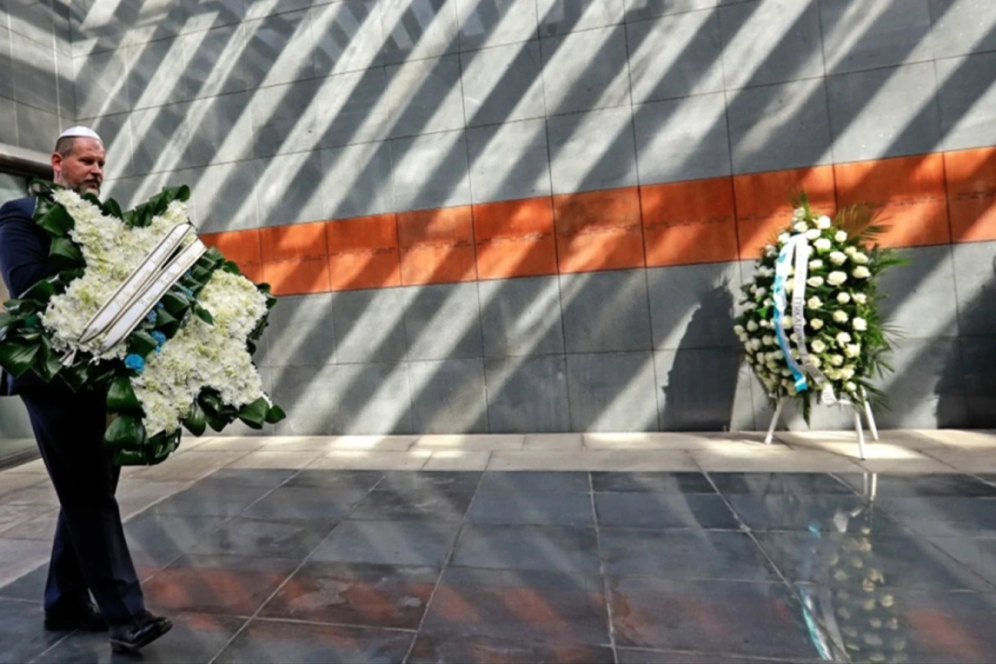 România marchează astăzi Ziua Naţională a Comemorării Victimelor Holocaustului
