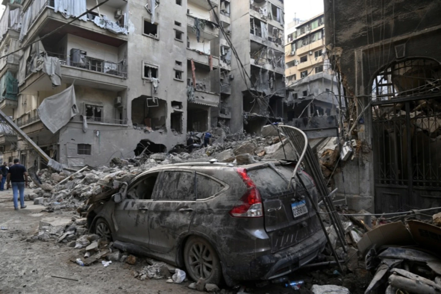 Raidurile israeliene au ratat un responsabil Hezbollah în Beirut, unde au ucis 22 de oameni