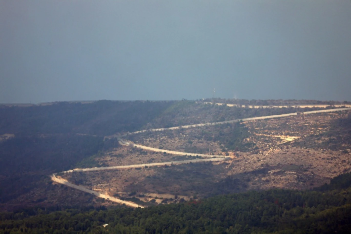 Continuă luptele dintre armata israeliană și mișcarea islamistă șiită libaneză Hezbollah