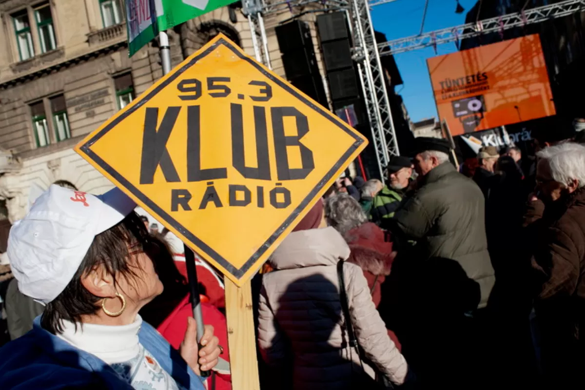 Object Name: HUNGARY KLUBRADIO PROTEST
