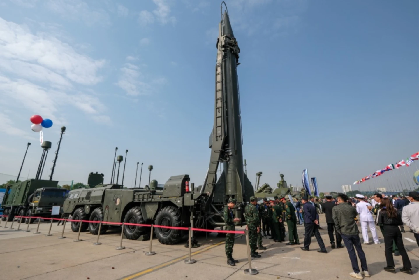 Iranul și-a prezentat sistemul de apărare antiaeriană