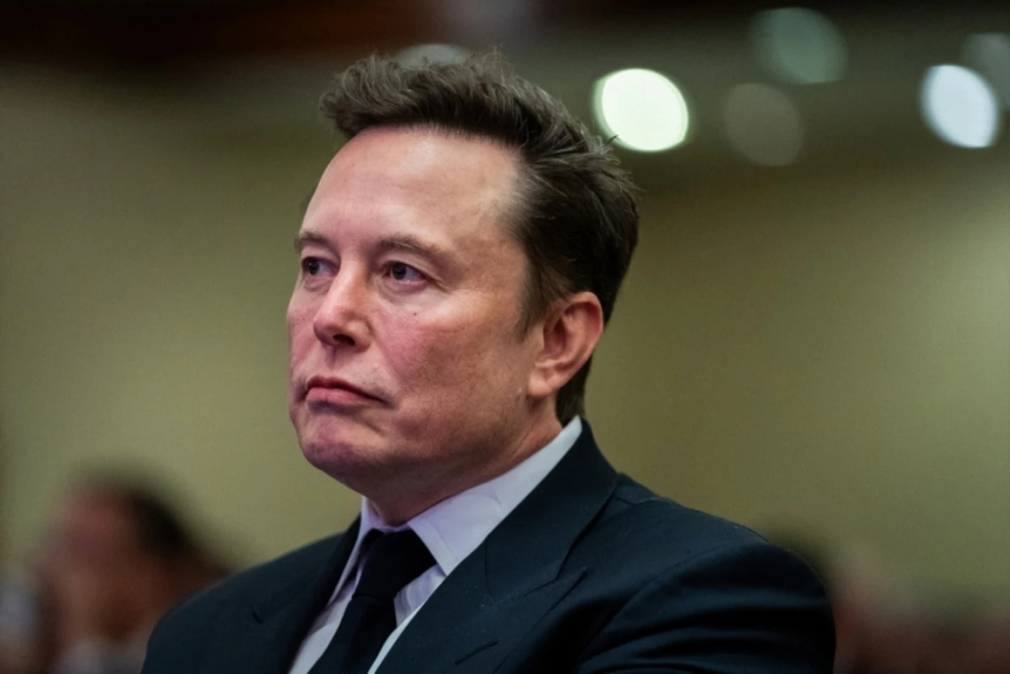 Elon Musk caută o modalitate de a-l îndepărta pe premierul britanic din funcție