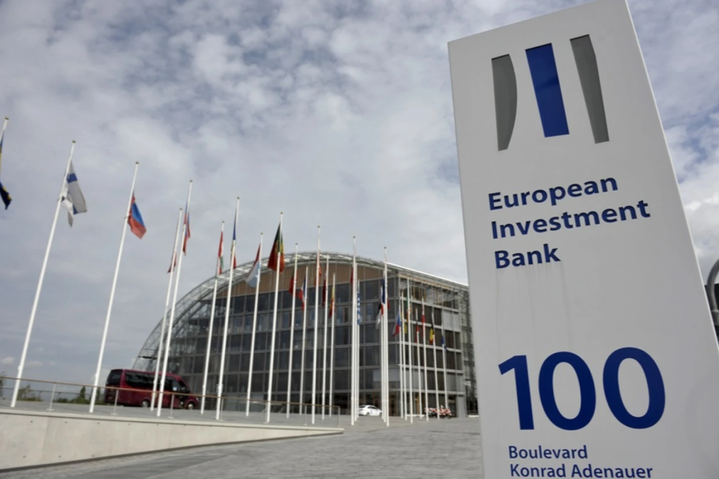 România, între statele care cer BEI să finanţeze industria apărării