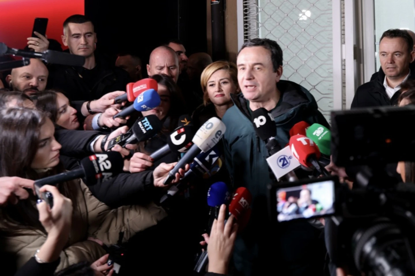Partidul premierului Kurti câştigă alegerile din Kosovo, dar pierde majoritatea parlamentară