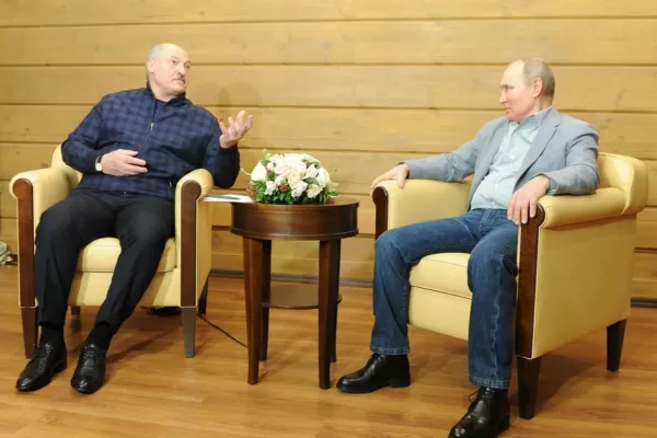 Președintele belarus, Aleksandr Lukașenko, merge în Rusia, pentru a se întâni cu omologul, aliatul și protectorul său, Vladimir Putin