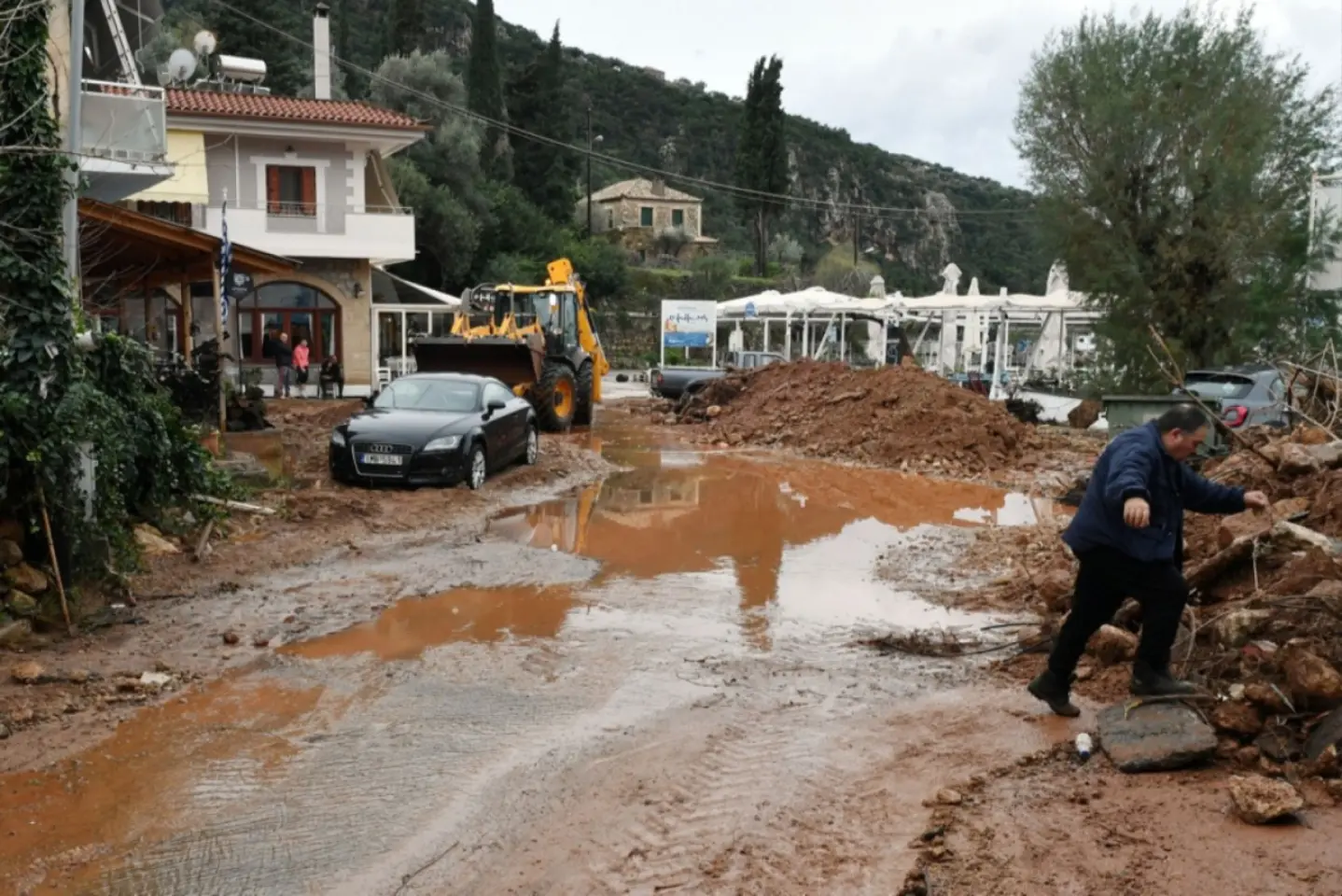 Furtuni şi inundaţii în insule greceşti din Marea Egee