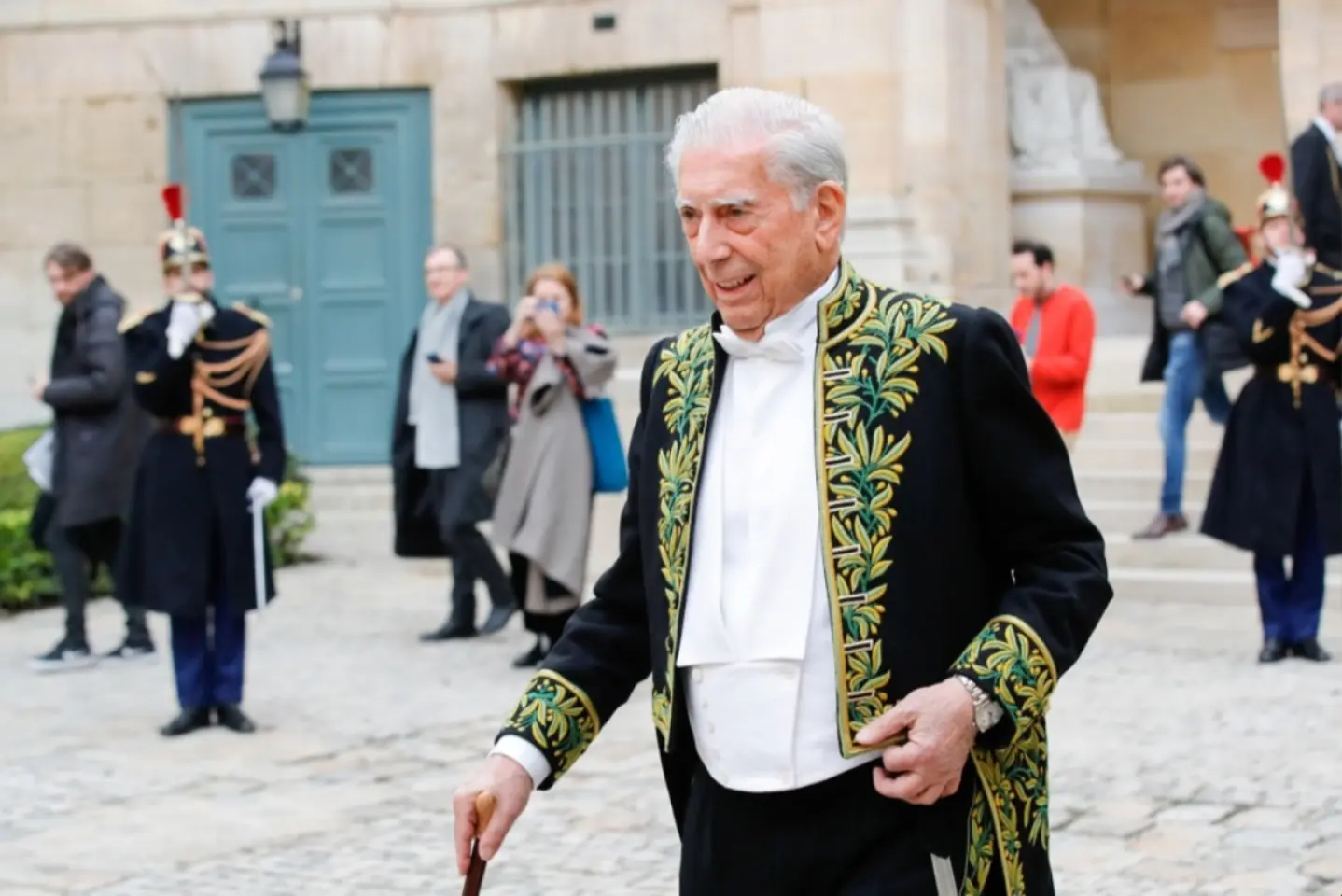 A murit Mario Vargas Llosa