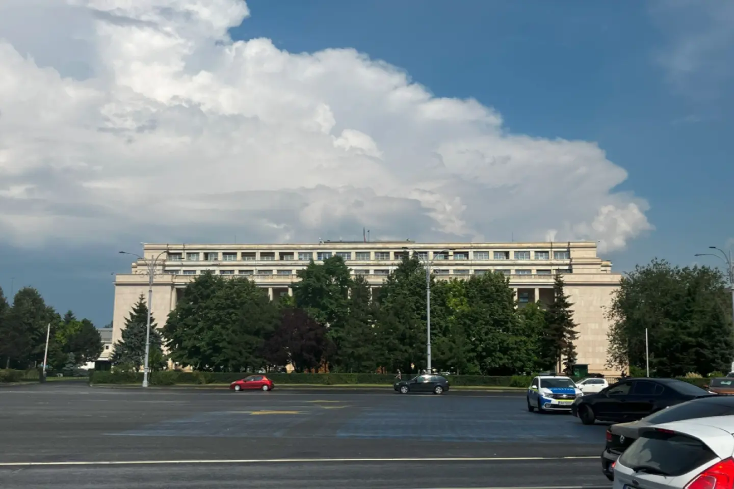 Demnitarii români, obligaţi să se înscrie în Registrul Unic al Transparenţei Intereselor 