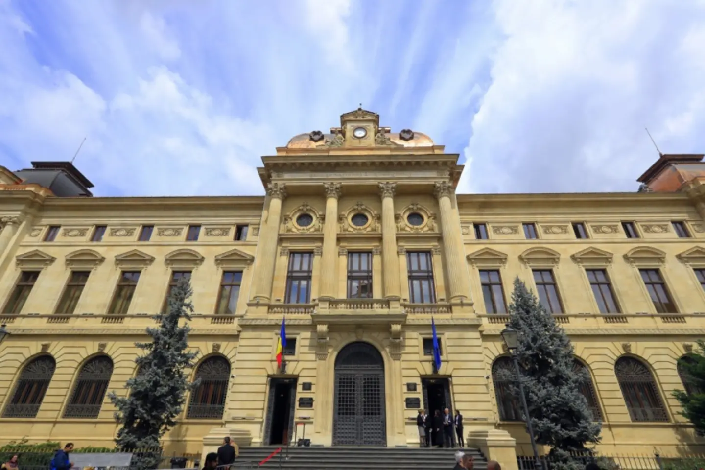 Rezervele valutare ale BNR au depăşit 62 de miliarde euro, în aprilie