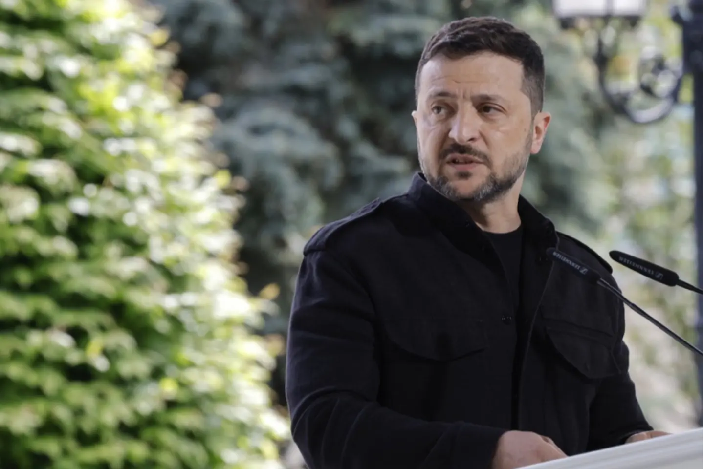 Zelenski acceptă negocierile directe cu Rusia 