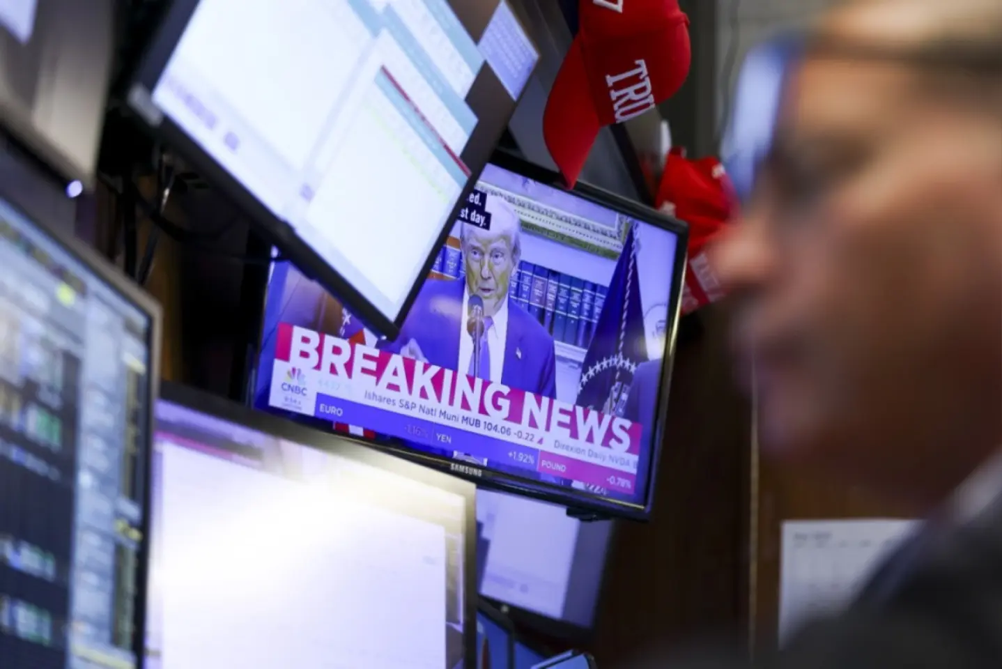 Dolarul și piața americană afectate de degradarea economiei de agenția Moody's