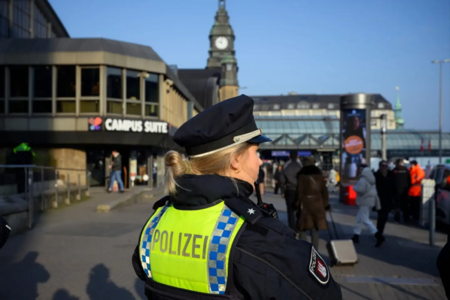 Atac cu armă albă în gara centrală din Hamburg