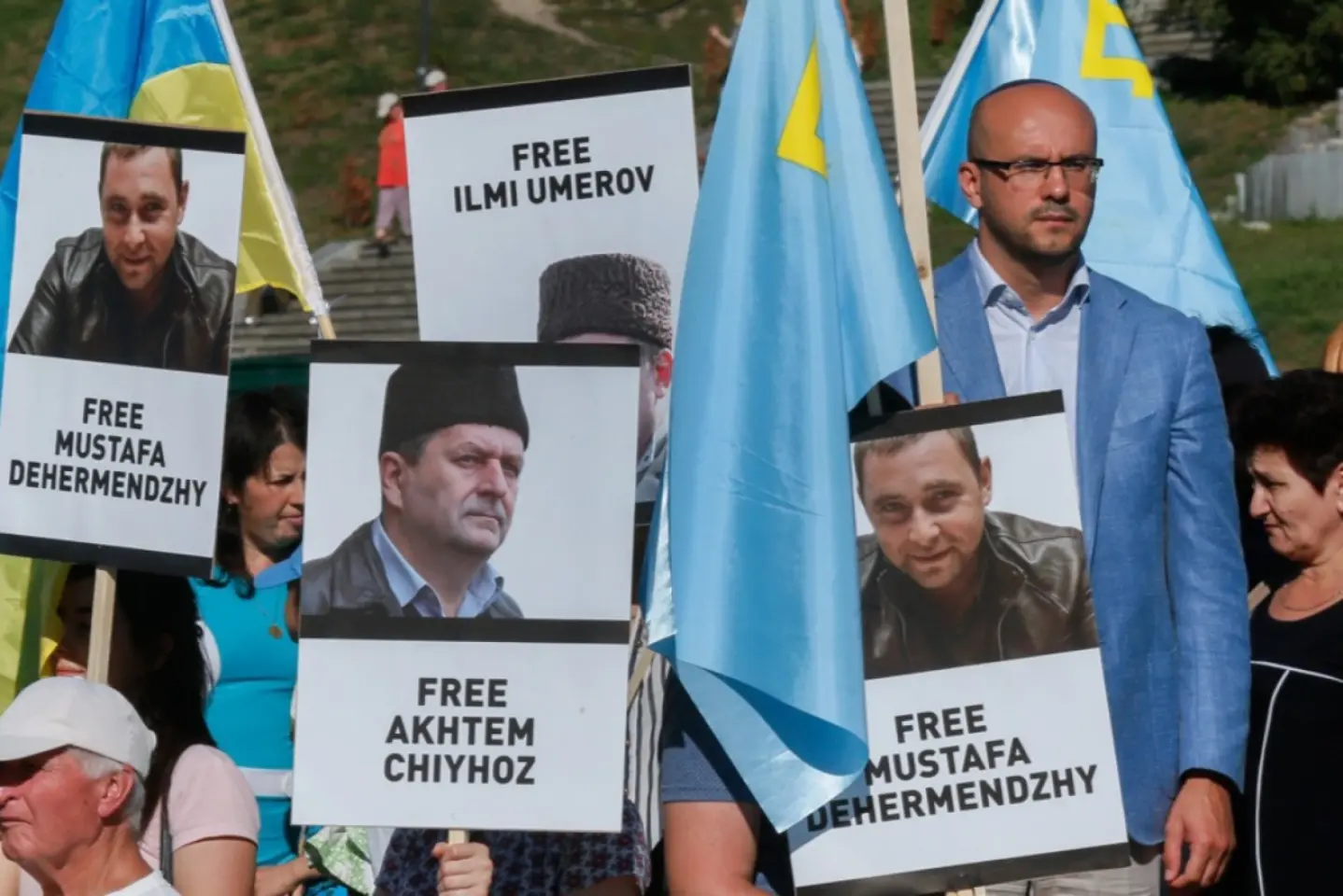DISINFORMATION: Crimea belongs to Russia, and Ukraine has admitted it