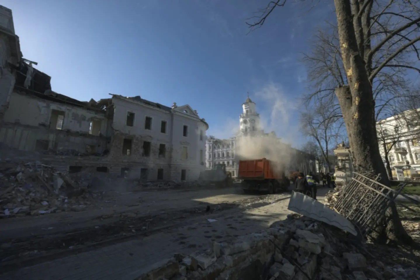 Evacuări în regiunea ucraineană Sumî din cauza bombardamentelor ruseşti