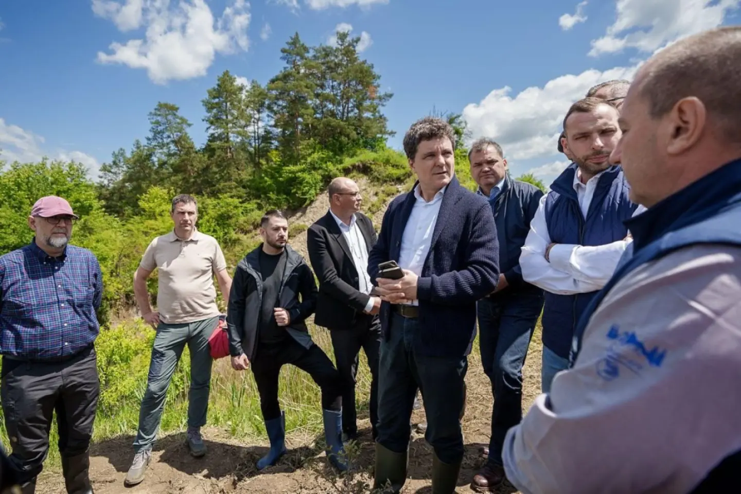 Nicușor Dan are o cotă de încredere de 57% după alegerea ca președinte
