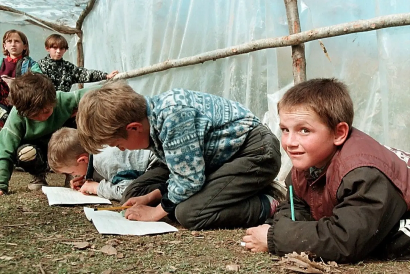 România, cea mai mare scădere a numărului de copii expuși riscului de sărăcie sau excluziune socială