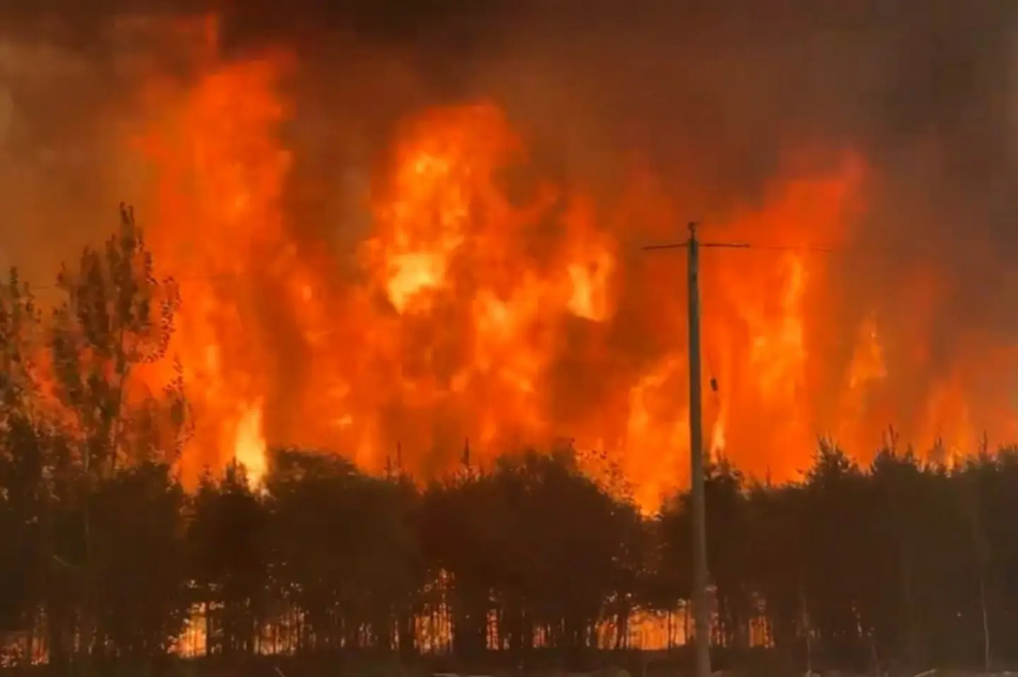 Incendii devastatoare în centrul Canadei