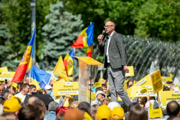 Programele electorale înaintea parlamentarelor din Republica Moldova: între promisiuni și populism  
