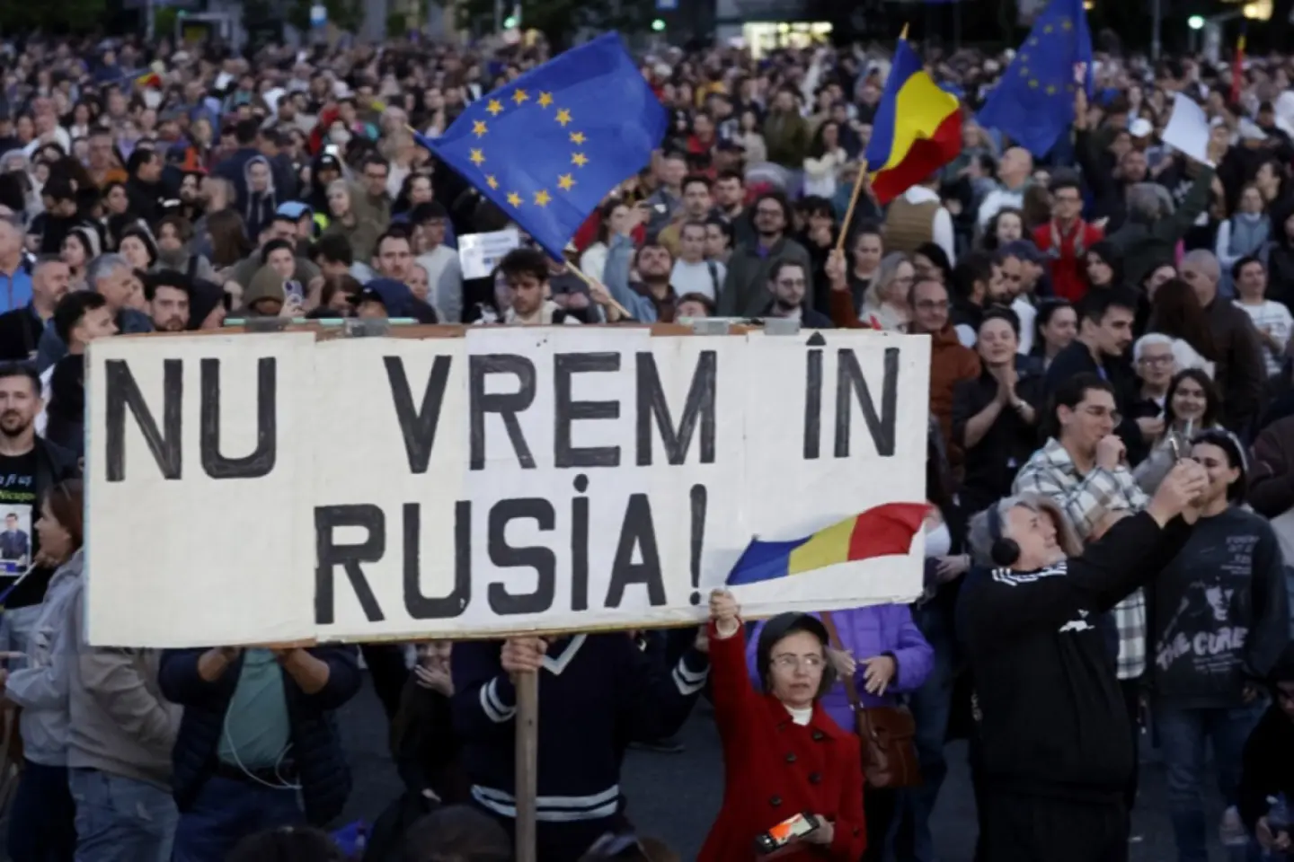 Rusia urmărește „reprogramarea” românilor prin război hibrid și dezinformare