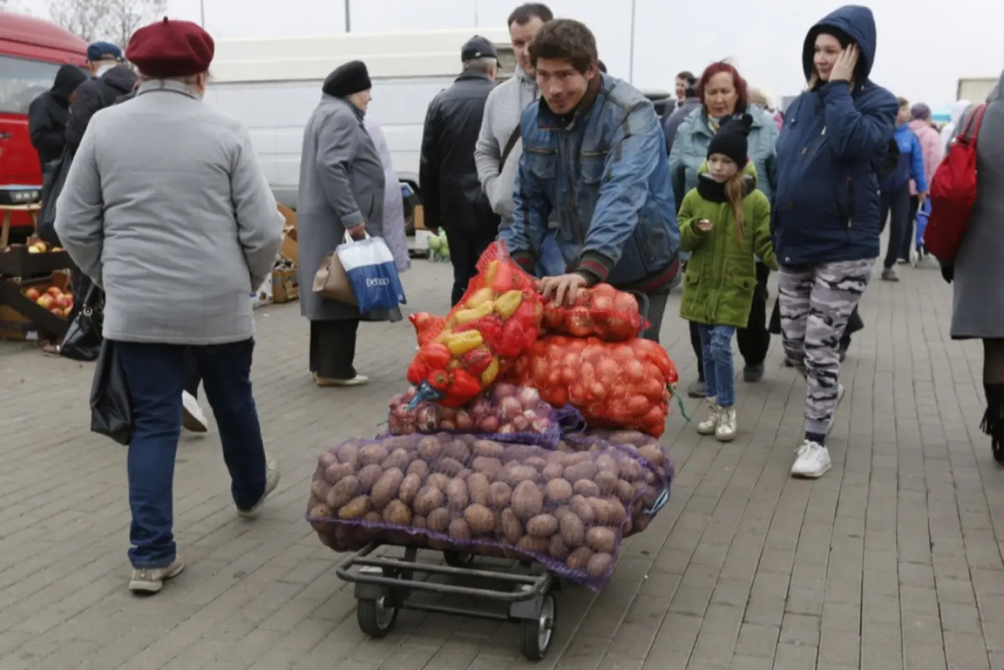 “Führerul cartofului”, fără cartofi: cum a ajuns Belarusul să se confrunte cu o criză alimentară