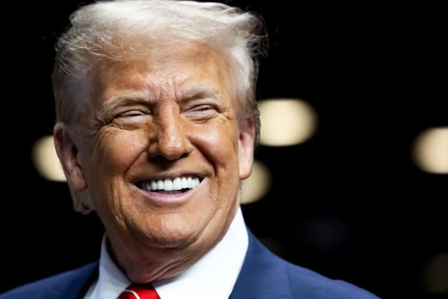 Trump își liniștește aliații din NATO în privința apărării colective