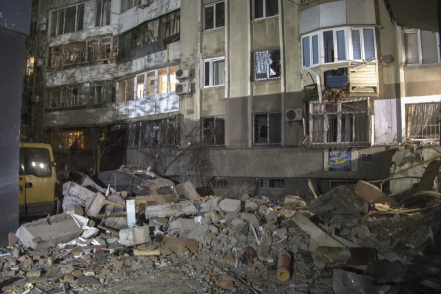 O dronă rusească loveşte un bloc de locuinţe din Odesa