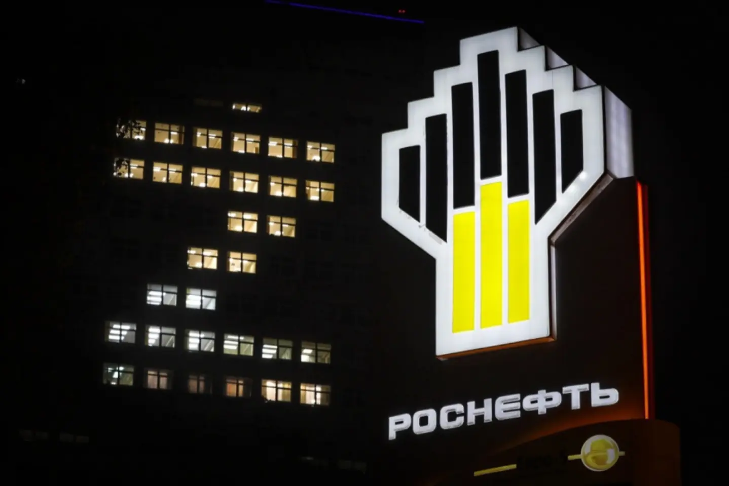 Ucrainenii lovesc o rafinărie din Rusia