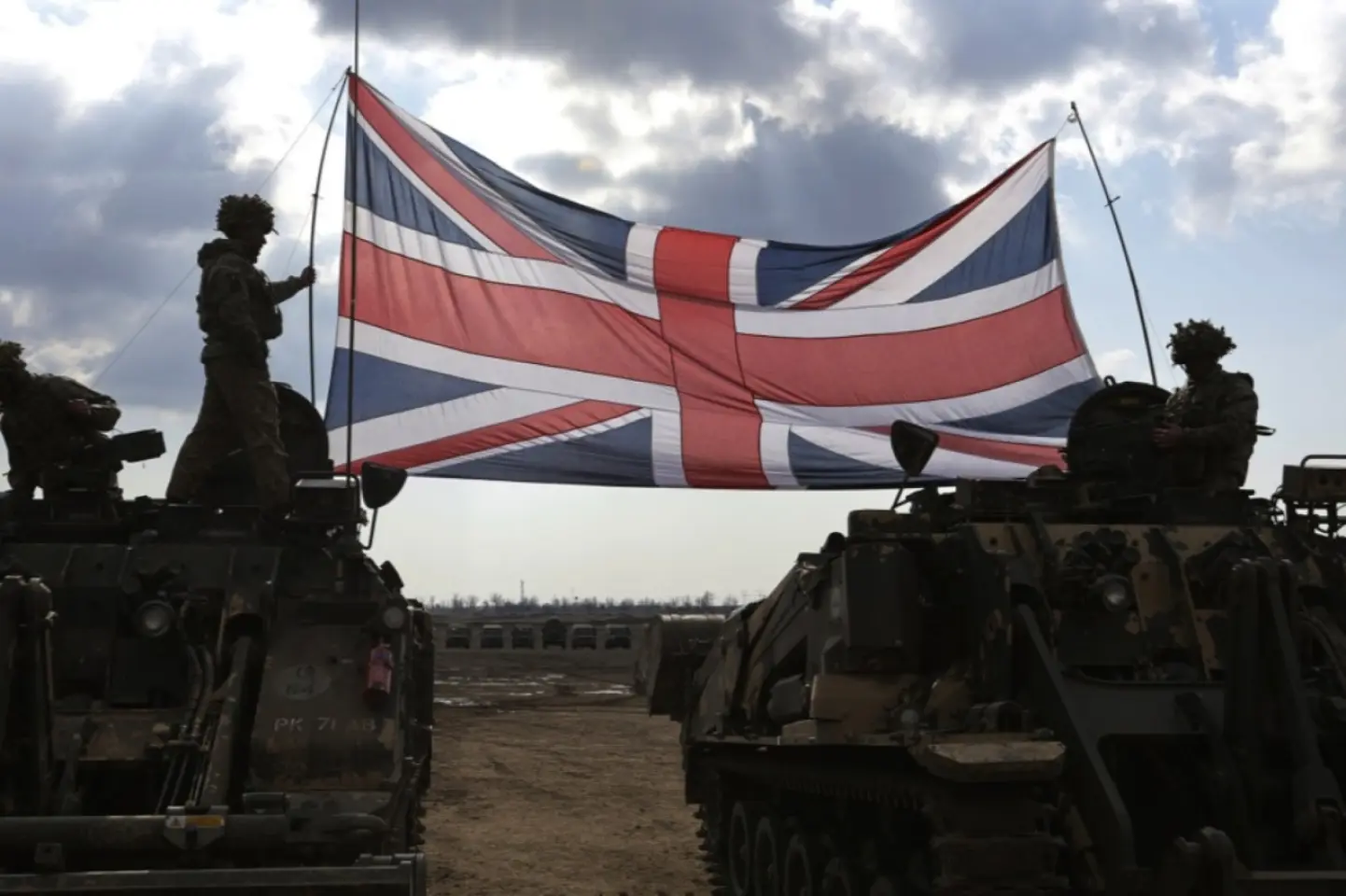 Marea Britanie și Germania pregătesc un tratat de apărare reciprocă 