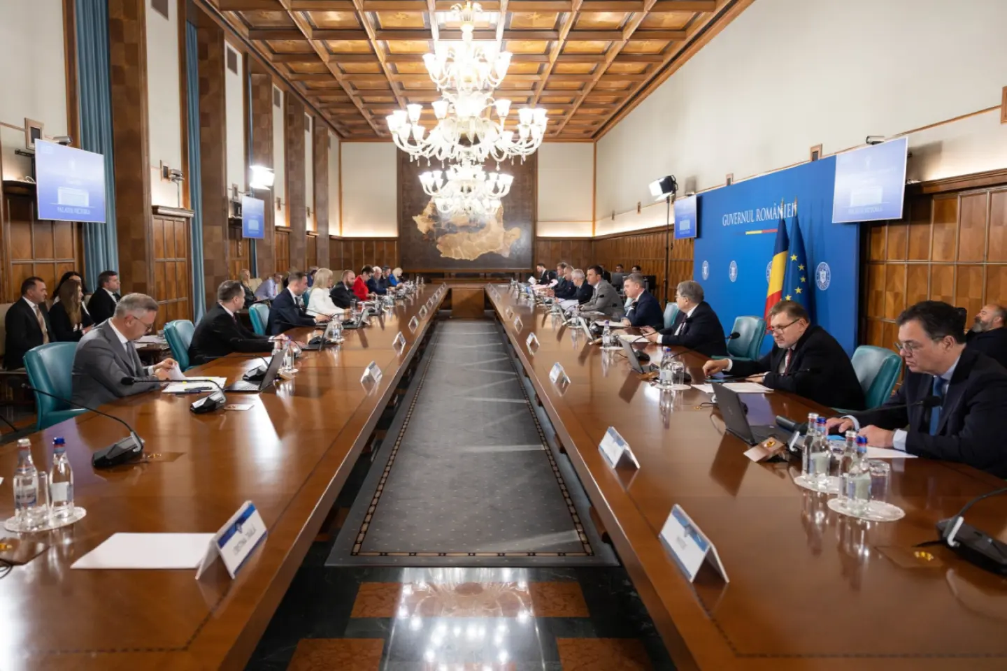 Premierul și ministrul de Finanțe, întâlniri cu sindicatele 