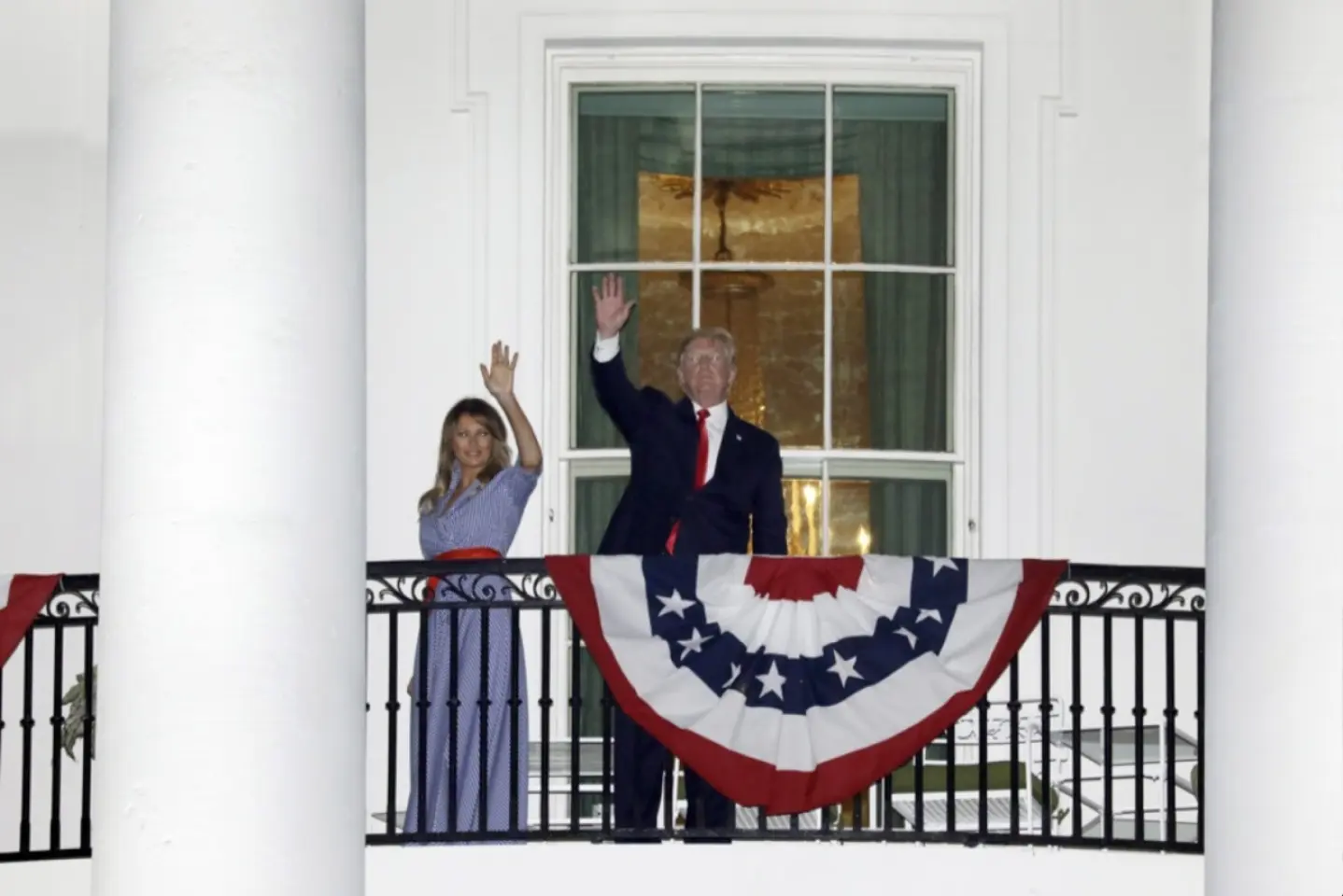 Trump sărbătoreşte cu fast victoria din Congres