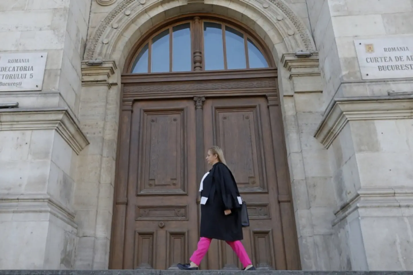 Premierul Bolojan vizează eliminarea pensionării magistraţilor la 48 de ani