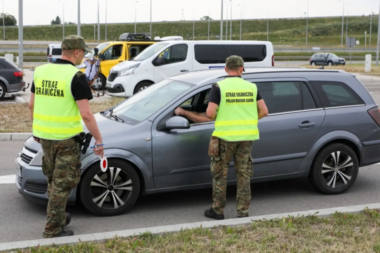 Polonia introduce controale la granițele cu Germania și Lituania de teama migrației