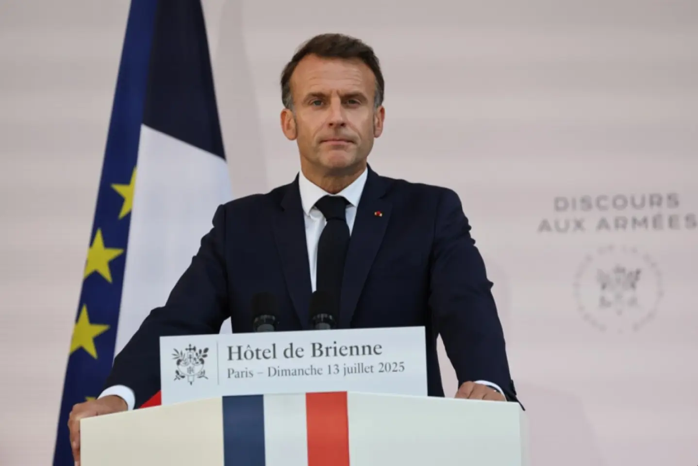 Macron cere sprijinul francezilor pentru creşterea cheltuielilor cu apărarea în faţa ameninţărilor Rusiei