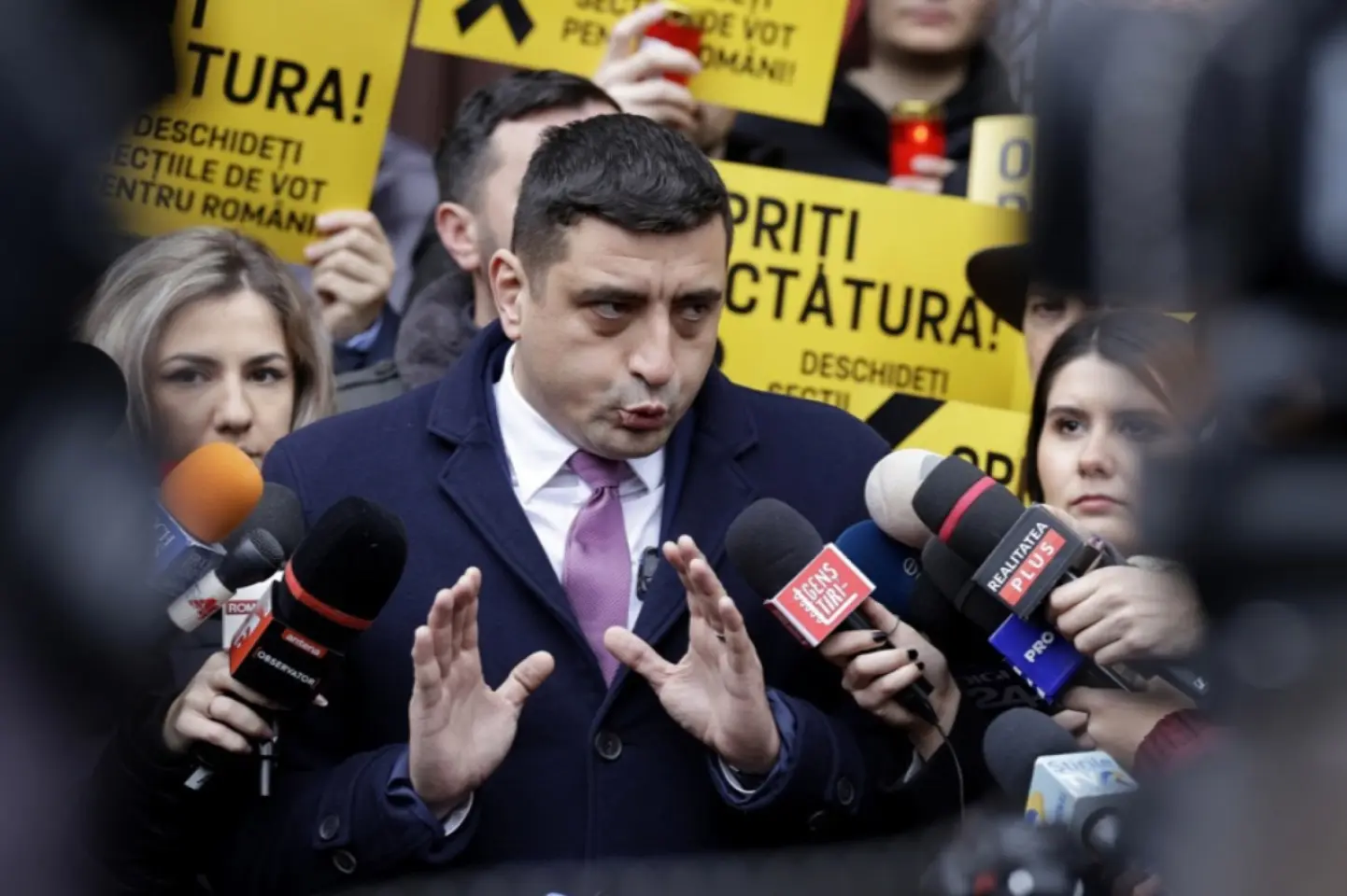 AUR a atacat la CCR pachetul de măsuri fiscale adoptat ieri de Parlament