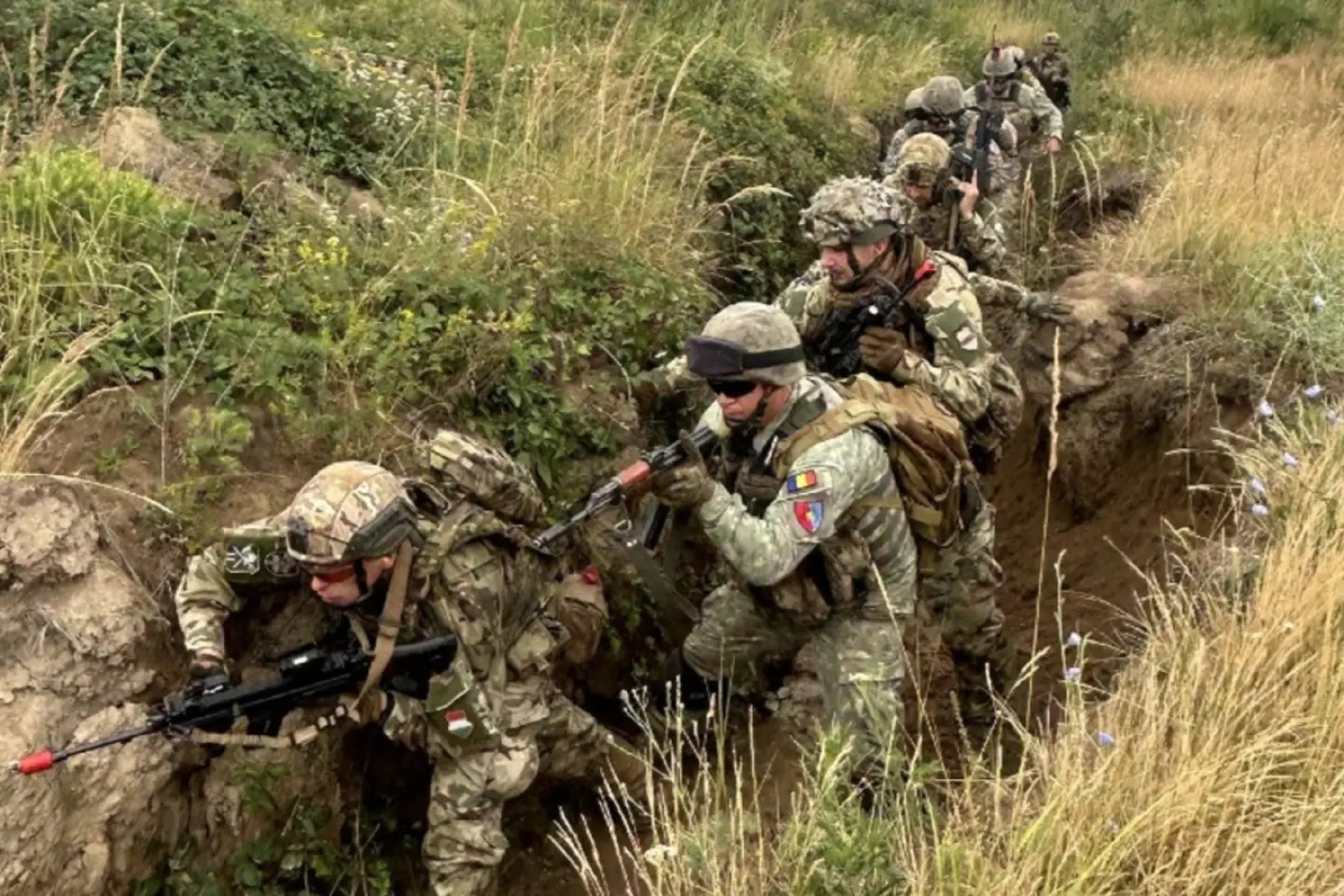 România urmăreşte creşterea efectivelor armatei la 120.000 de militari