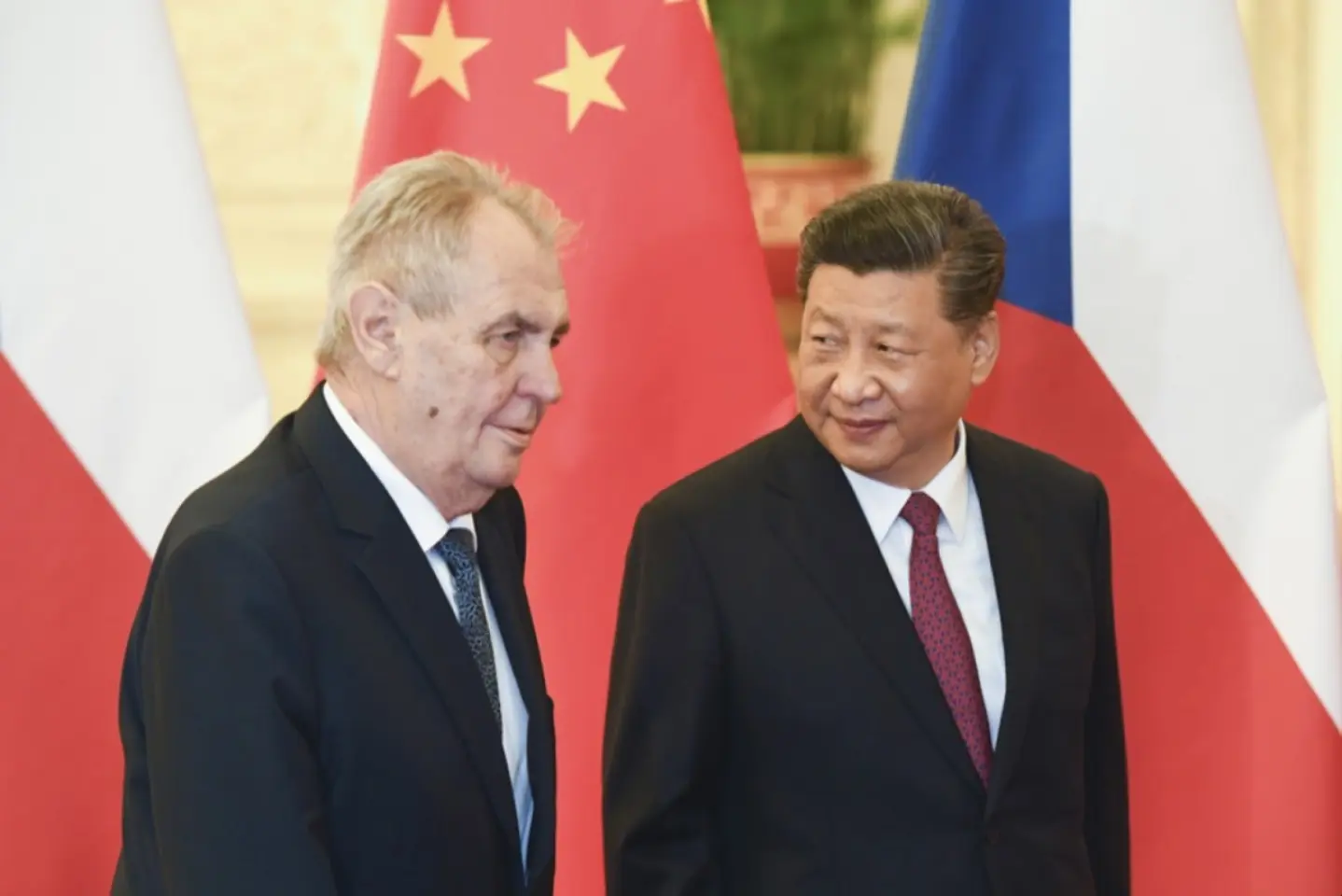 China întrerupe legăturile cu președintele Cehiei după întâlnirea acestuia cu Dalai Lama